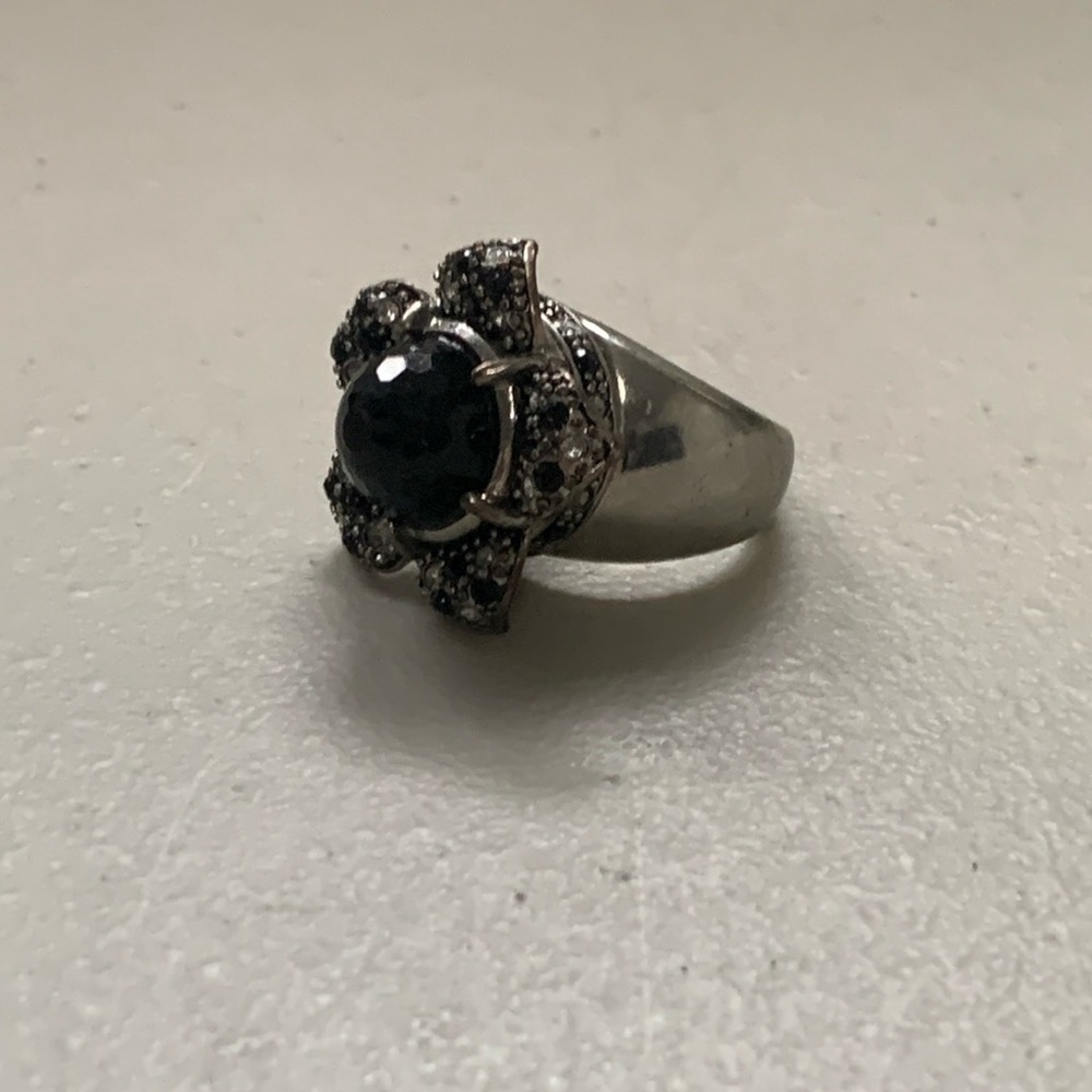Elegant Silver Ring with Black Gemstone